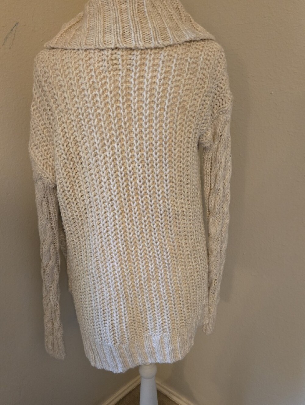 Abercrombie & Fitch Cream Cable Open-Front Cardigan - Picture 2 of 3
